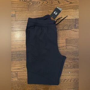 NWT Mens Under Armour Joggers Black Size Large. New Smoke free pet free home.